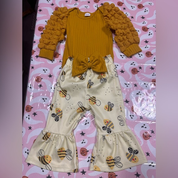 Boutique Baby Bumblebees Mustard Yellow with Bow 6-9 months two piece set outfit - Picture 1 of 8